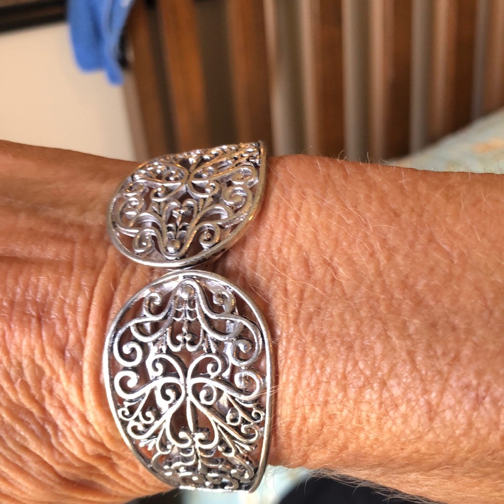 Silver filigree clip on bracelet
